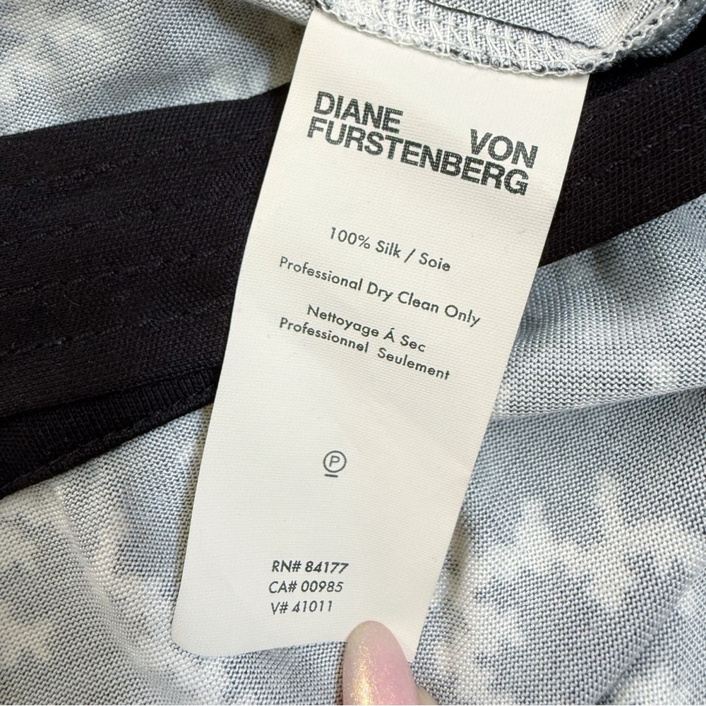 DIANE VON FURSTENBERG BLACK WHITE PRINT SILK LONG SLEEVE D RING WRAP MIDI DRESS - Picture 11 of 11